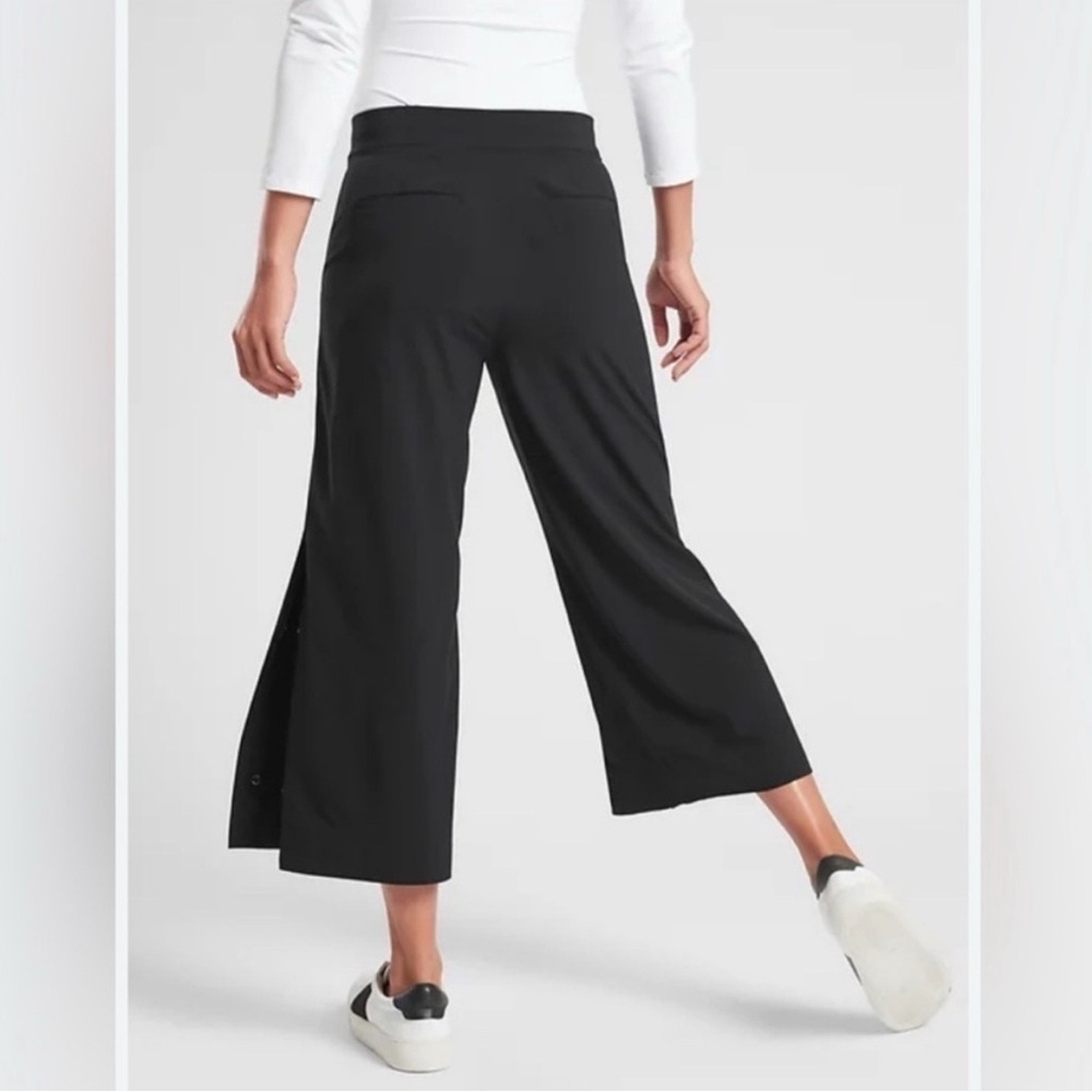 Athleta Tribeca Crop Pants Black Size 6 Wide Leg Travel Workwear Stretch - Picture 3 of 15